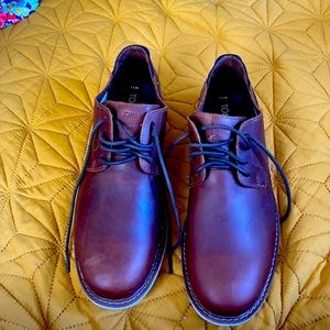 Never worn brown leather Toms (Navi dress shoe)